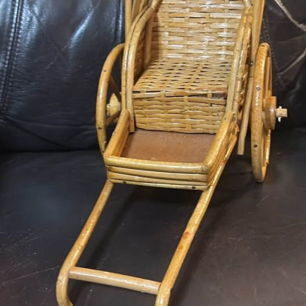 Vintage Wicker Rickshaw Model - Picture 2 of 4